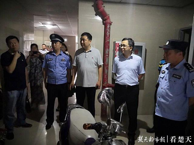 武汉多部门联合整治电动自行车违规停放、违规充电